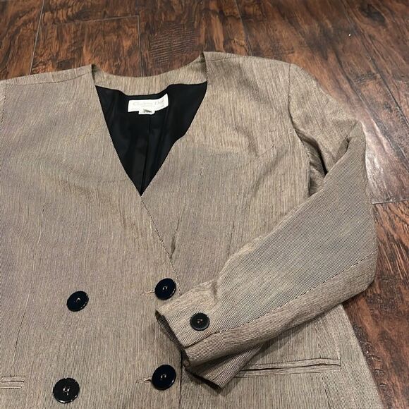 CHRISTIAN DIOR SEPARATES
Blazer
Size: L | US 10 made in USA in GUC shoulder pads - Picture 6 of 11